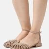 Alma En Pena Ballerina'S Met Enkelbandjes - Beige
